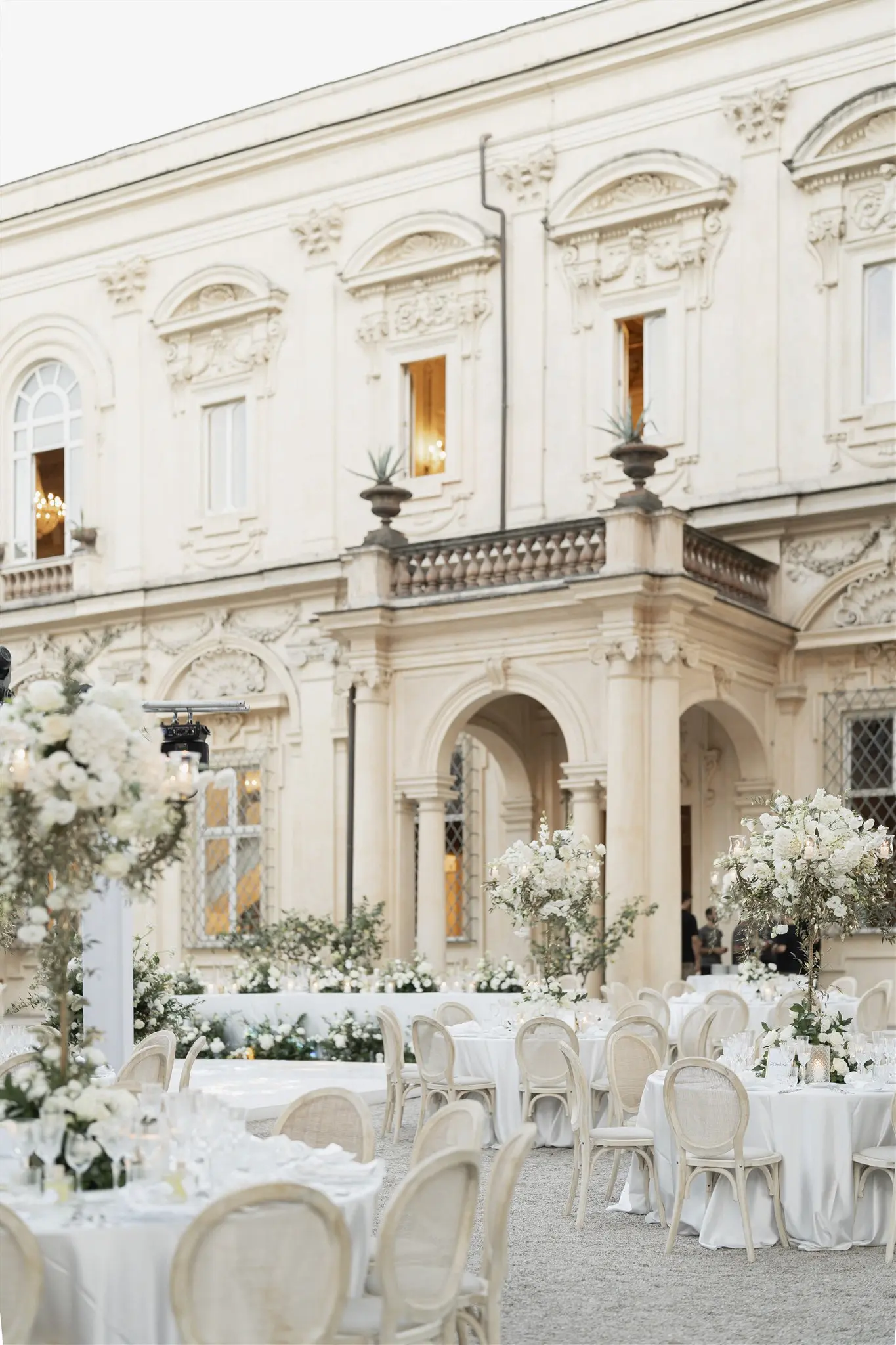 Wedding flowers at Villa Aurelia, Rome — Destination Wedding Inspo